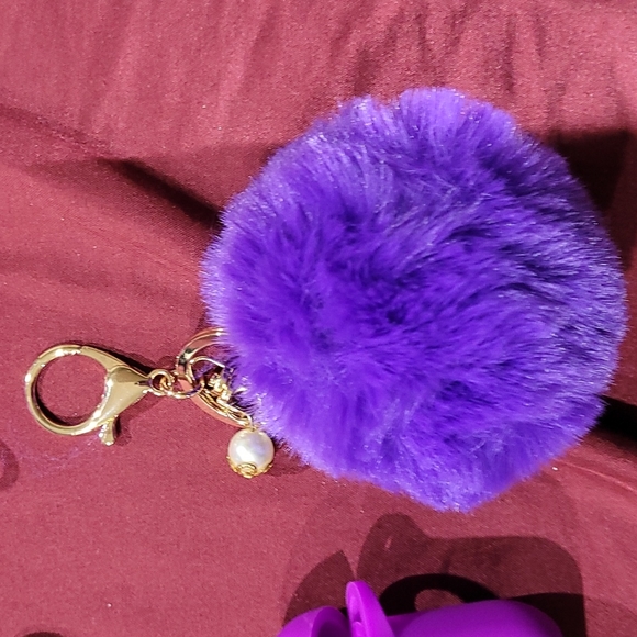 SILICONE CASE FOR AIRPODS + FURBALL - Picture 3 of 4